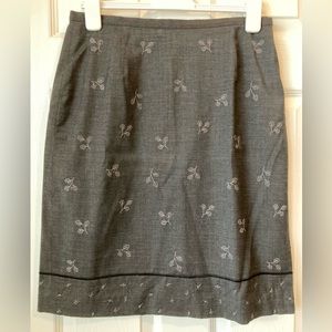 Eddie Bauer sz 12 wool skirt, grey with embroidery. Never worn but no tags.